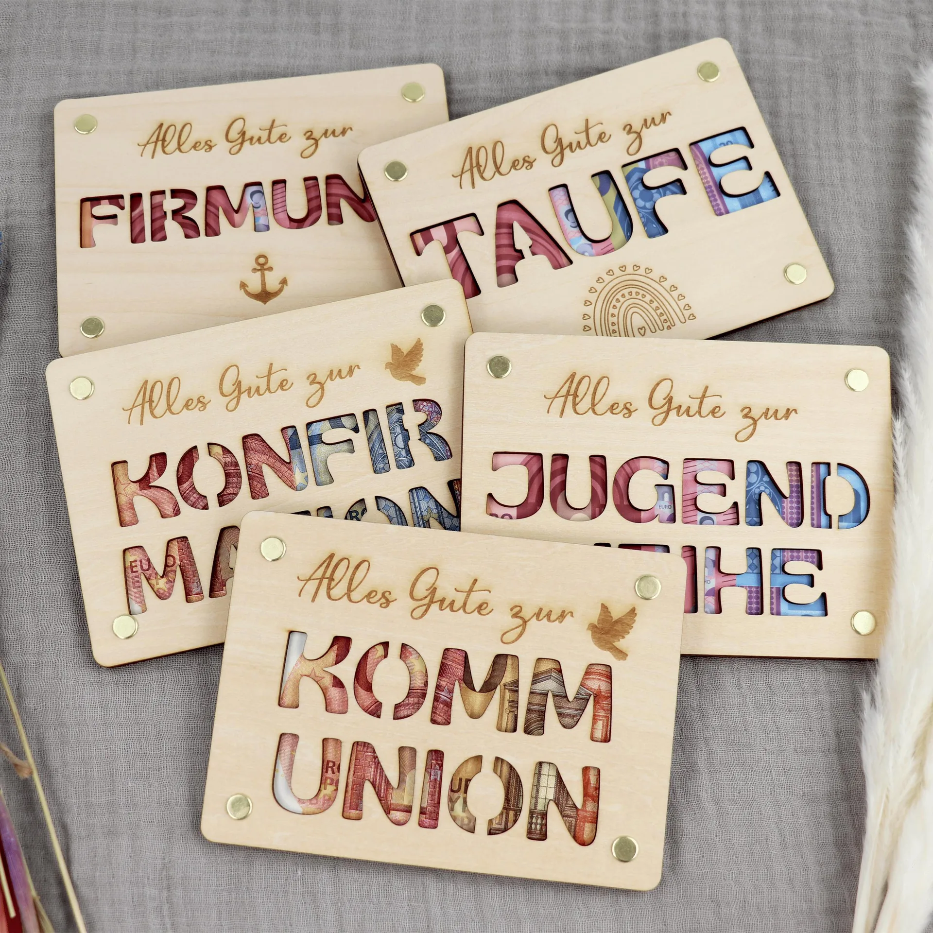 Personalisiertes Geldgeschenk aus Holz zur Taufe